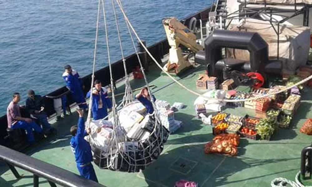 Vessel provisions loading on deck